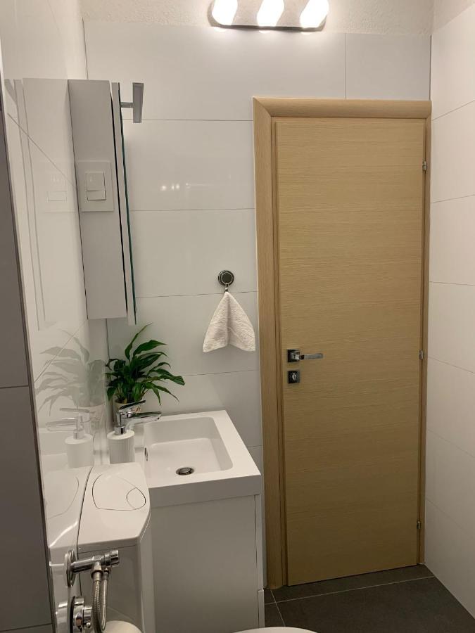 Mm Split Apartment - 5 Min By Car To The Beach & City Center - Free Public Parking 외부 사진
