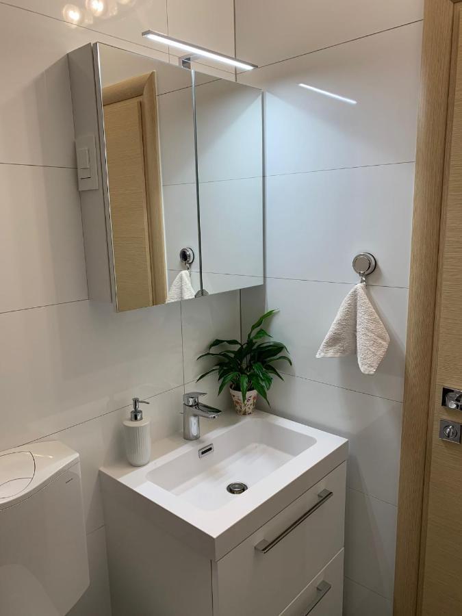 Mm Split Apartment - 5 Min By Car To The Beach & City Center - Free Public Parking 외부 사진