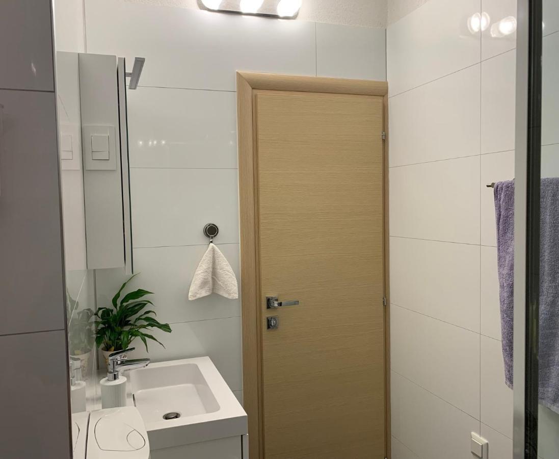 Mm Split Apartment - 5 Min By Car To The Beach & City Center - Free Public Parking 외부 사진
