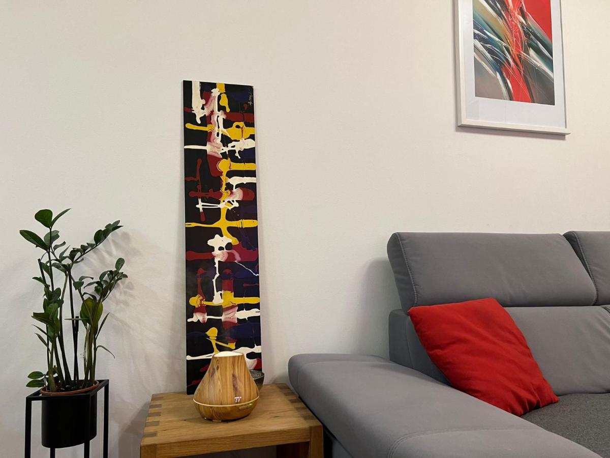 Mm Split Apartment - 5 Min By Car To The Beach & City Center - Free Public Parking 외부 사진