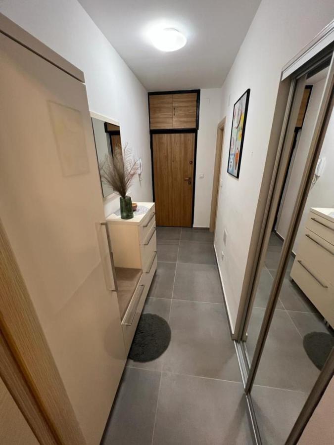 Mm Split Apartment - 5 Min By Car To The Beach & City Center - Free Public Parking 외부 사진