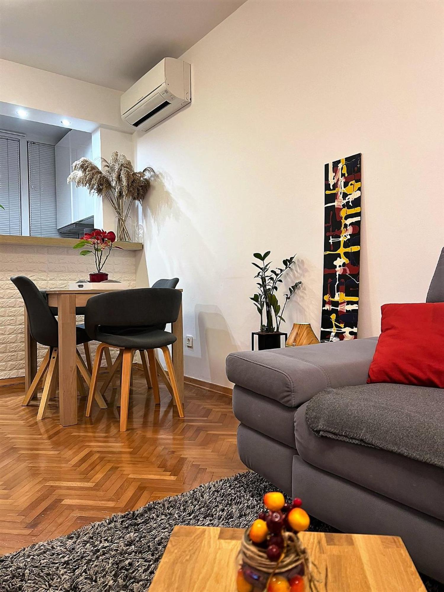 Mm Split Apartment - 5 Min By Car To The Beach & City Center - Free Public Parking 외부 사진